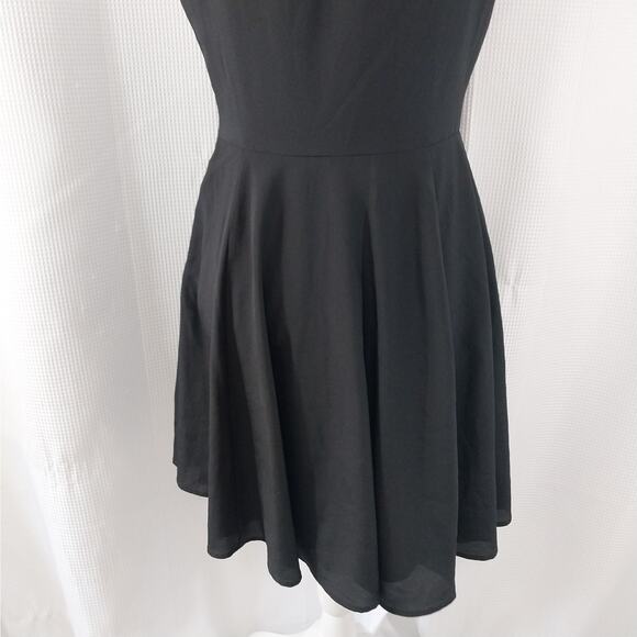 EXPRESS! ELEGANT AND UNDERSTATED BLACK A-LINE PLEATED NECKLINE DRESS! SZ 6 - Picture 7 of 10